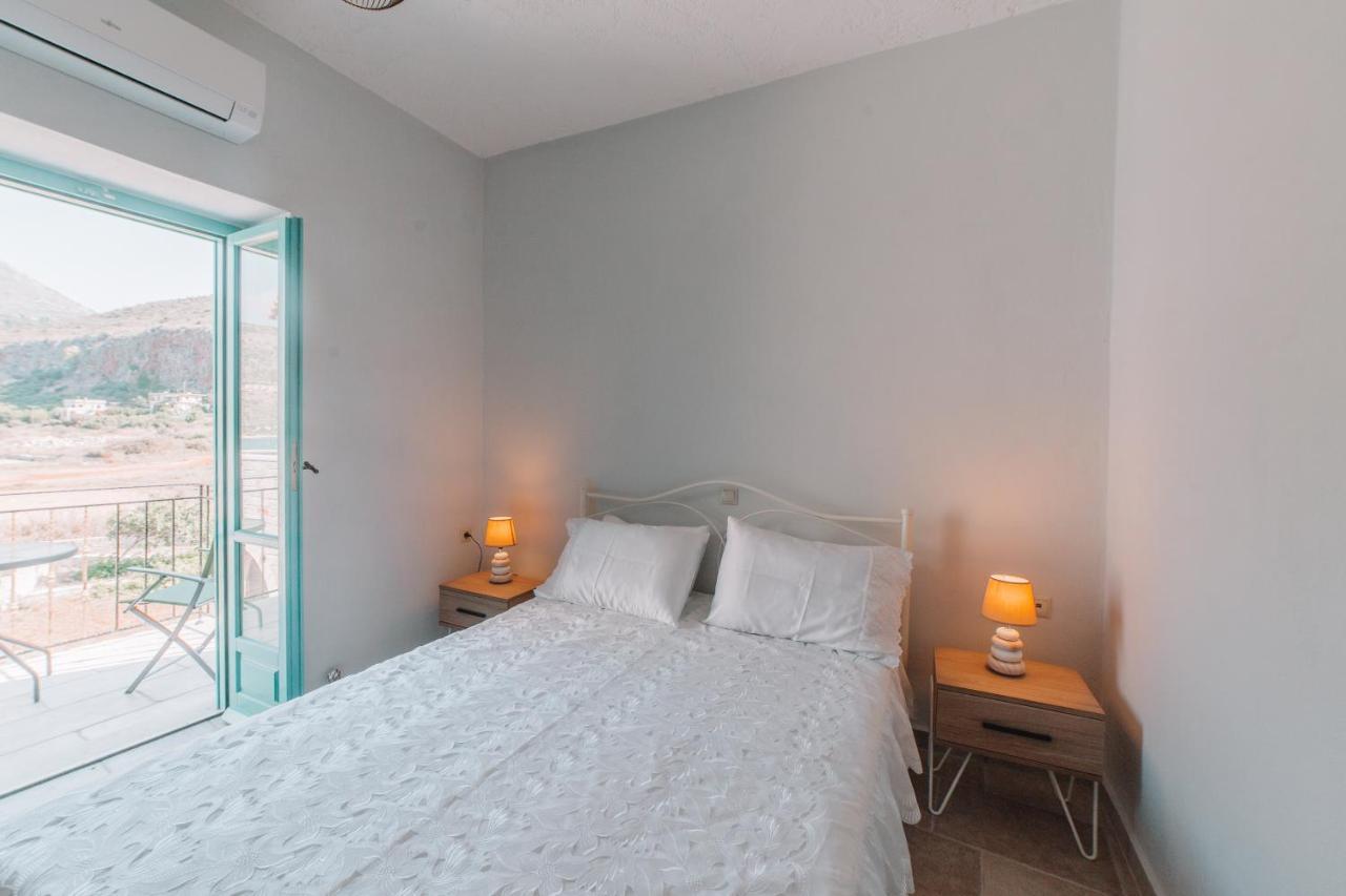 George Seafront Suites Néon Oítilon 외부 사진